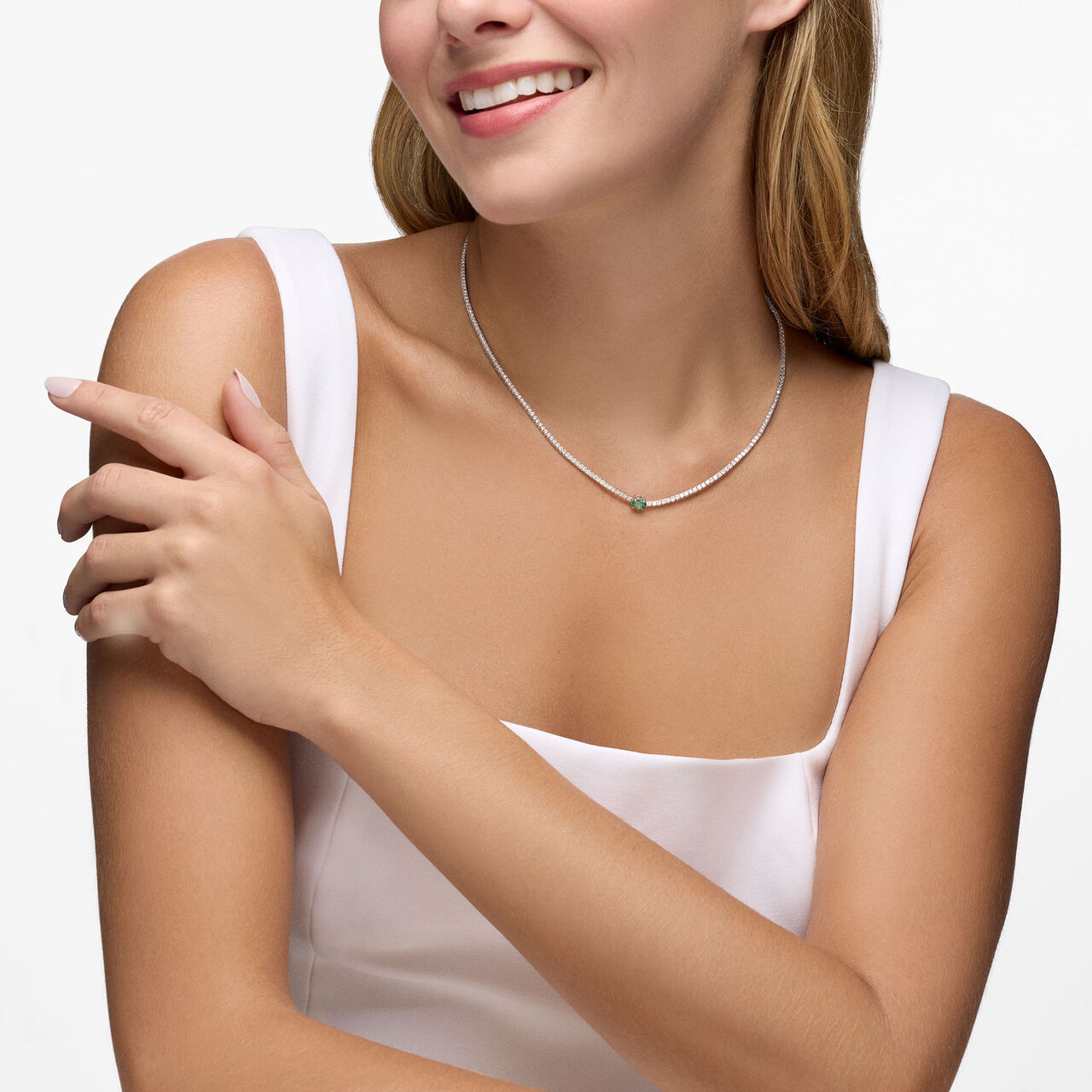 Emerald Line Necklace in White Gold image number 2